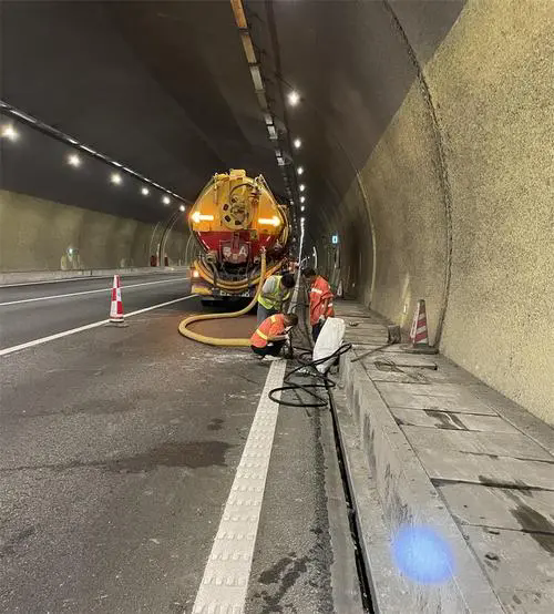 泉州隧道排水渠清淤